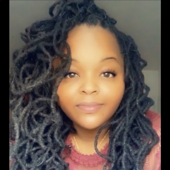 Meet your Posher, Michelle - Picture 2 of 3